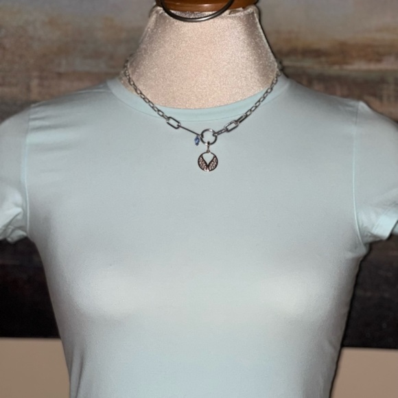 Banana Republic women’s t shirt with stretch - Picture 2 of 6